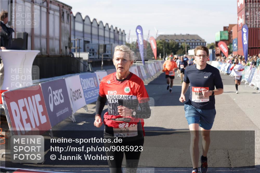 03.10.2025 - Köhlbrandbrückenlauf Jannik Wohlers http://msf.ph/oto/9085923 03.10.2025 13:18:43 Ziel 4077, 4606, 4796, 4812, 5115, 5178, 6084, 6429, 6500, 6506, 6556, 6596, 6758 meine-sportfotos.de