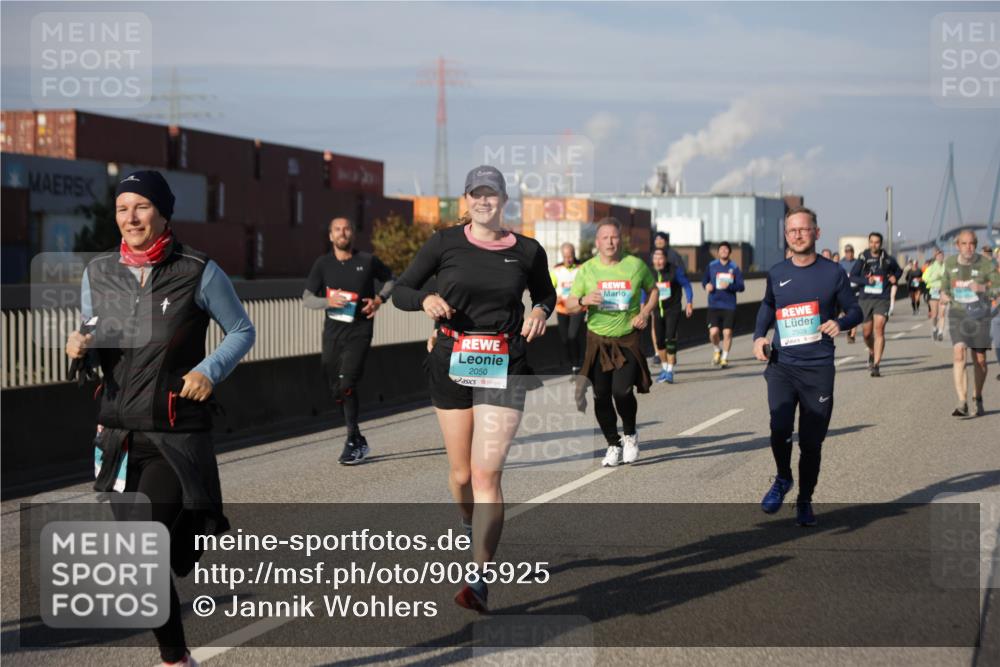 03.10.2025 - Köhlbrandbrückenlauf Jannik Wohlers http://msf.ph/oto/9085925 03.10.2025 10:07:39 Position 3 2050, 2509 meine-sportfotos.de
