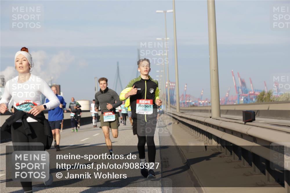 03.10.2025 - Köhlbrandbrückenlauf Jannik Wohlers http://msf.ph/oto/9085927 03.10.2025 09:57:02 Position 3 69, 3371 meine-sportfotos.de