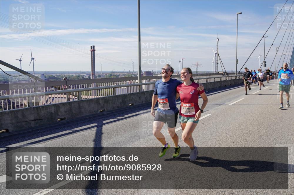 03.10.2025 - Köhlbrandbrückenlauf Michael Burmester http://msf.ph/oto/9085928 03.10.2025 12:43:24 Position 2 4328 meine-sportfotos.de