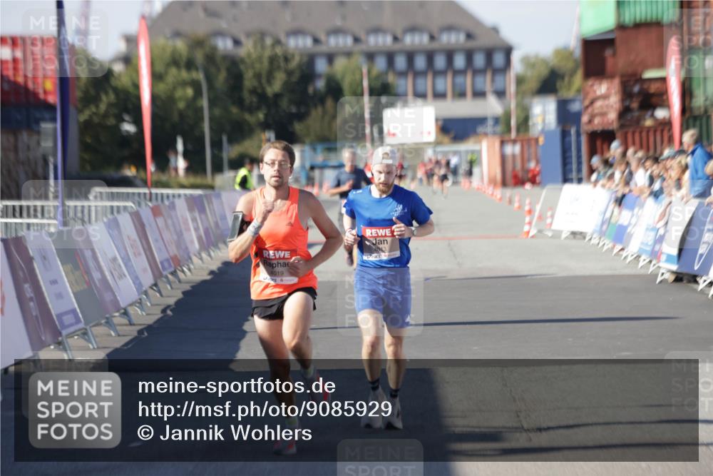 03.10.2025 - Köhlbrandbrückenlauf Jannik Wohlers http://msf.ph/oto/9085929 03.10.2025 12:52:38 Ziel 4013, 4019, 6087, 6625 meine-sportfotos.de