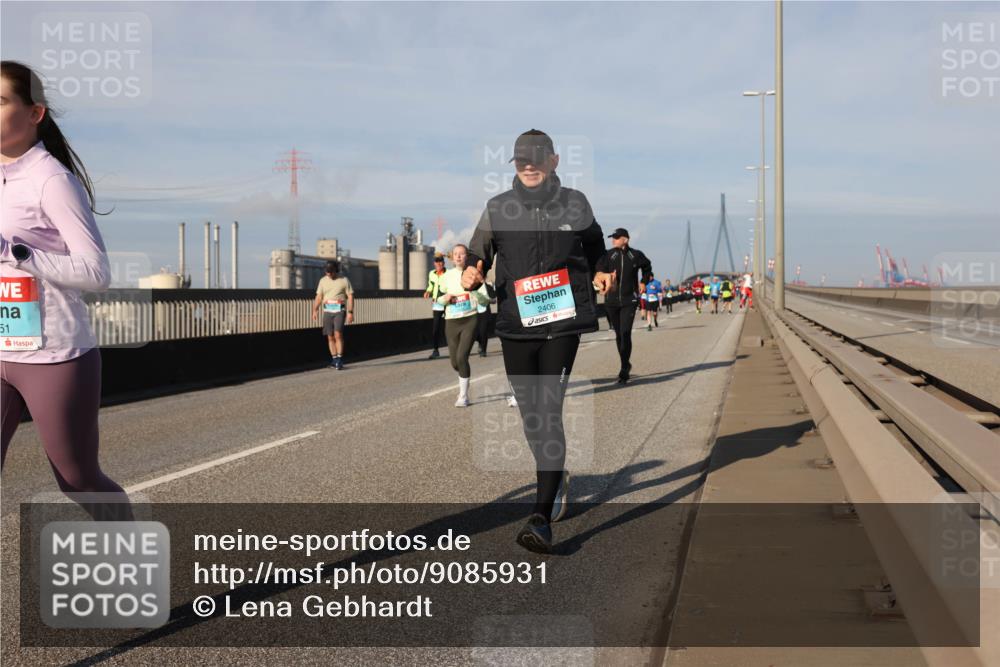 03.10.2025 - Köhlbrandbrückenlauf Lena Gebhardt http://msf.ph/oto/9085931 03.10.2025 10:05:43 Position 2 51, 2406 meine-sportfotos.de