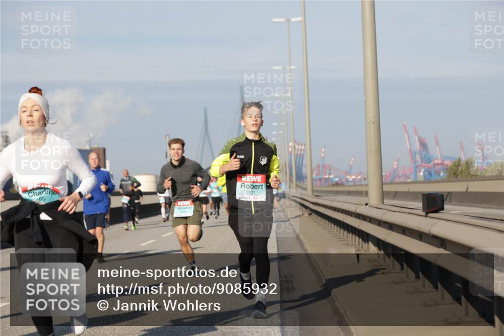 03.10.2025 - Köhlbrandbrückenlauf Jannik Wohlers http://msf.ph/oto/9085932 03.10.2025 09:57:02 Position 3 69, 3371 meine-sportfotos.de