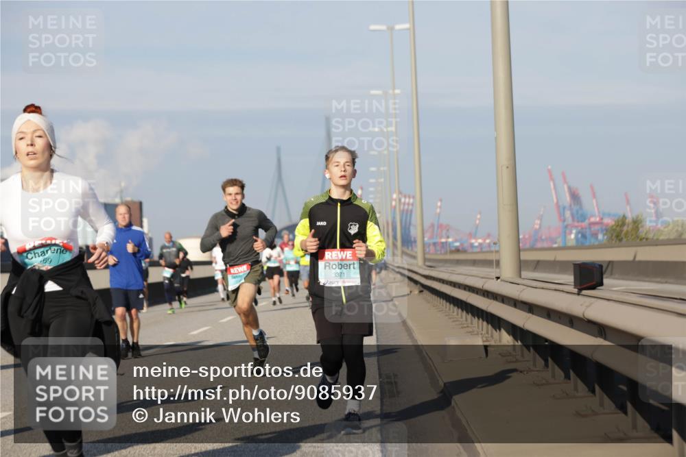 03.10.2025 - Köhlbrandbrückenlauf Jannik Wohlers http://msf.ph/oto/9085937 03.10.2025 09:57:02 Position 3 69, 3371 meine-sportfotos.de
