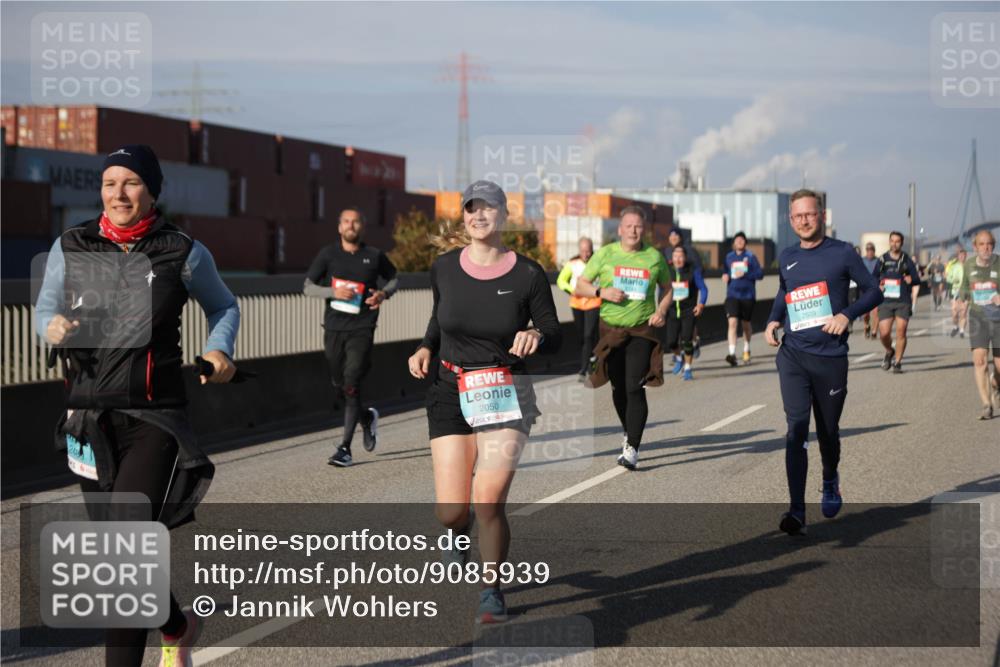 03.10.2025 - Köhlbrandbrückenlauf Jannik Wohlers http://msf.ph/oto/9085939 03.10.2025 10:07:39 Position 3 2050, 2509 meine-sportfotos.de
