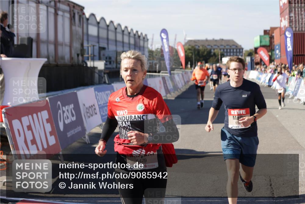 03.10.2025 - Köhlbrandbrückenlauf Jannik Wohlers http://msf.ph/oto/9085942 03.10.2025 13:18:44 Ziel 4077, 4606, 4796, 4812, 5115, 5178, 6429, 6500, 6506, 6556, 6596, 6758 meine-sportfotos.de