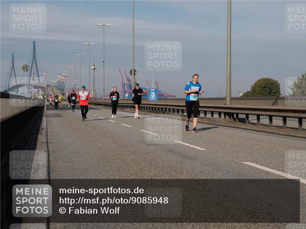03.10.2025 - Köhlbrandbrückenlauf Fabian Wolf http://msf.ph/oto/9085948 03.10.2025 10:20:39 Position 3 3 meine-sportfotos.de