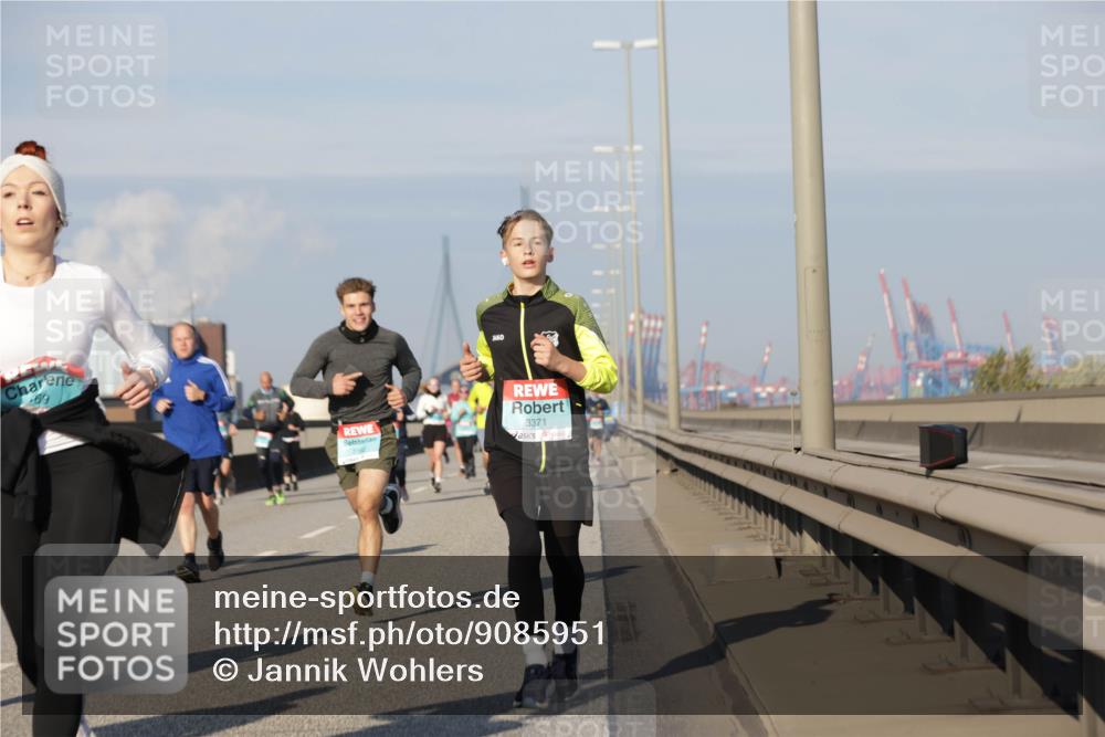 03.10.2025 - Köhlbrandbrückenlauf Jannik Wohlers http://msf.ph/oto/9085951 03.10.2025 09:57:02 Position 3 69, 3371 meine-sportfotos.de