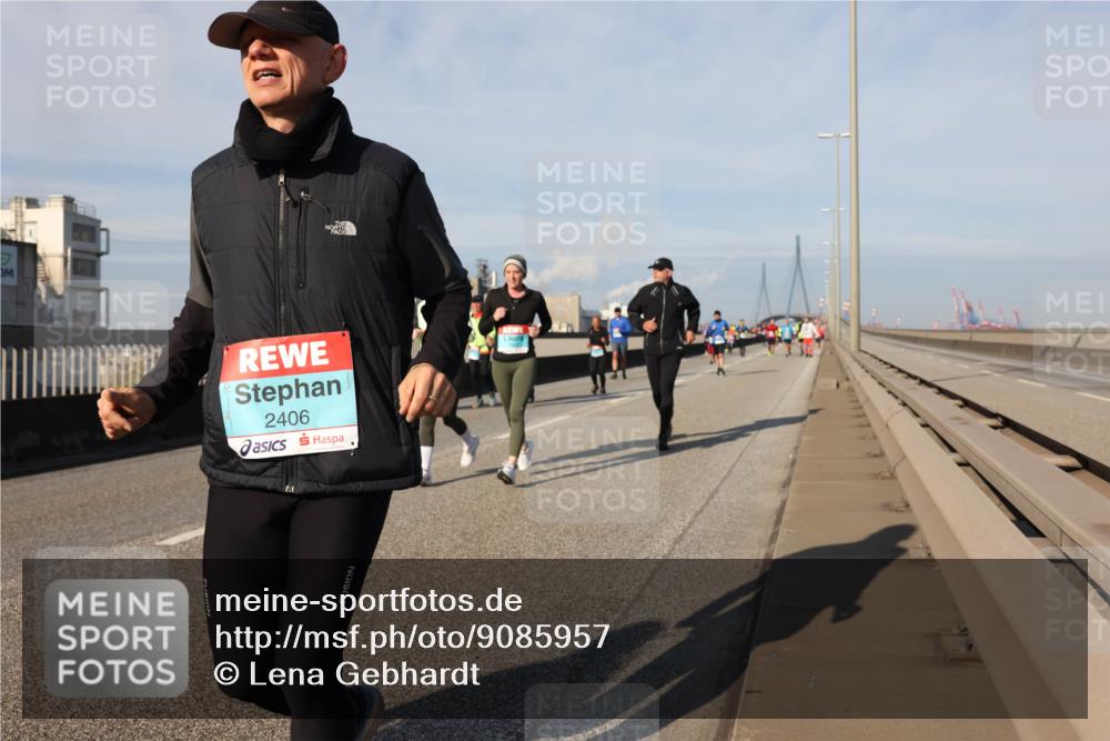 03.10.2025 - Köhlbrandbrückenlauf Lena Gebhardt http://msf.ph/oto/9085957 03.10.2025 10:05:44 Position 2 2406 meine-sportfotos.de