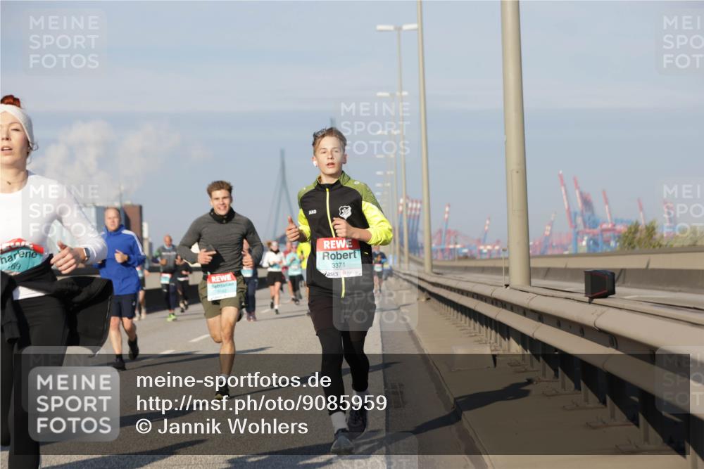 03.10.2025 - Köhlbrandbrückenlauf Jannik Wohlers http://msf.ph/oto/9085959 03.10.2025 09:57:02 Position 3 3162, 3371 meine-sportfotos.de