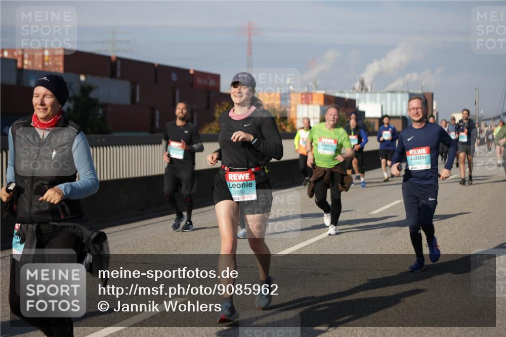 03.10.2025 - Köhlbrandbrückenlauf Jannik Wohlers http://msf.ph/oto/9085962 03.10.2025 10:07:39 Position 3 2050, 2509 meine-sportfotos.de