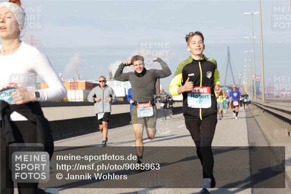 03.10.2025 - Köhlbrandbrückenlauf Jannik Wohlers http://msf.ph/oto/9085963 03.10.2025 09:57:03 Position 3 3162, 3371 meine-sportfotos.de