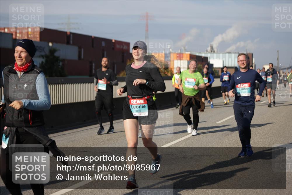 03.10.2025 - Köhlbrandbrückenlauf Jannik Wohlers http://msf.ph/oto/9085967 03.10.2025 10:07:39 Position 3 2050, 2509 meine-sportfotos.de