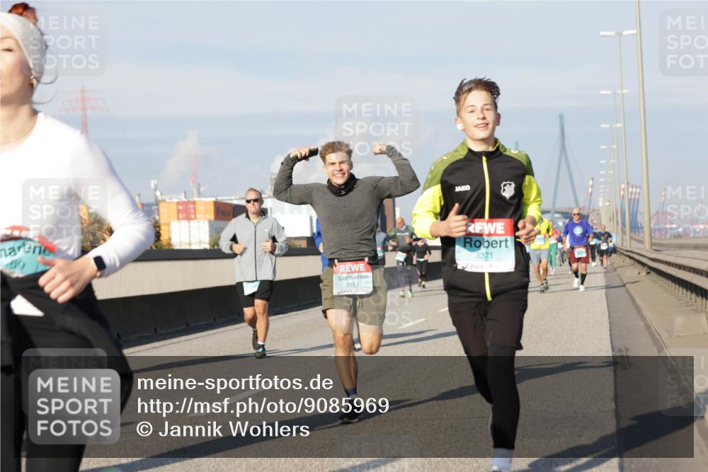 03.10.2025 - Köhlbrandbrückenlauf Jannik Wohlers http://msf.ph/oto/9085969 03.10.2025 09:57:03 Position 3 3162, 3371 meine-sportfotos.de