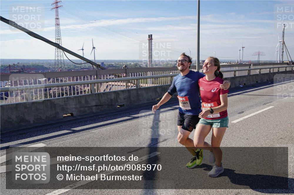 03.10.2025 - Köhlbrandbrückenlauf Michael Burmester http://msf.ph/oto/9085970 03.10.2025 12:43:24 Position 2 327 meine-sportfotos.de