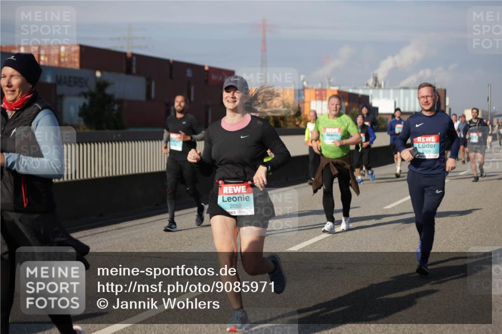 03.10.2025 - Köhlbrandbrückenlauf Jannik Wohlers http://msf.ph/oto/9085971 03.10.2025 10:07:39 Position 3 2050, 2509 meine-sportfotos.de