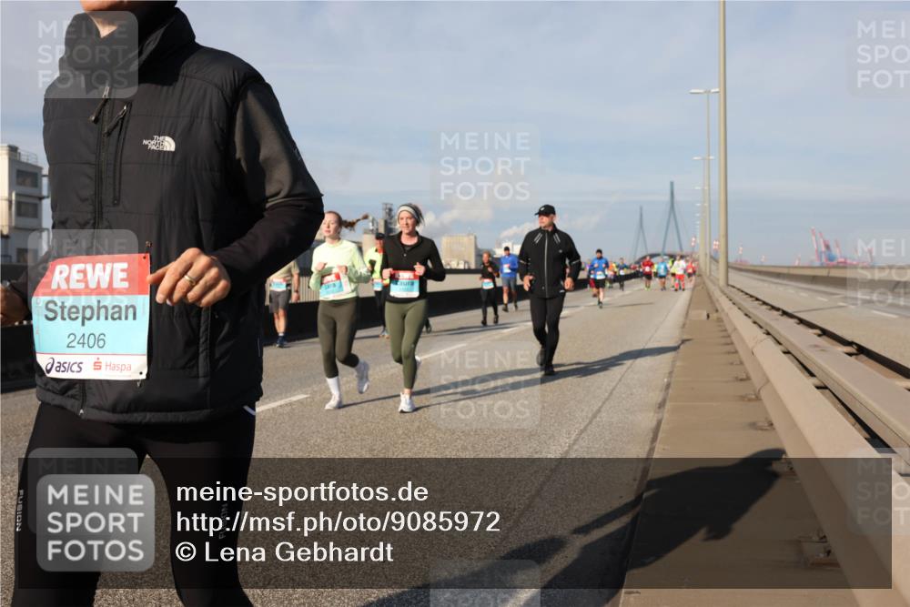 03.10.2025 - Köhlbrandbrückenlauf Lena Gebhardt http://msf.ph/oto/9085972 03.10.2025 10:05:44 Position 2 2406 meine-sportfotos.de