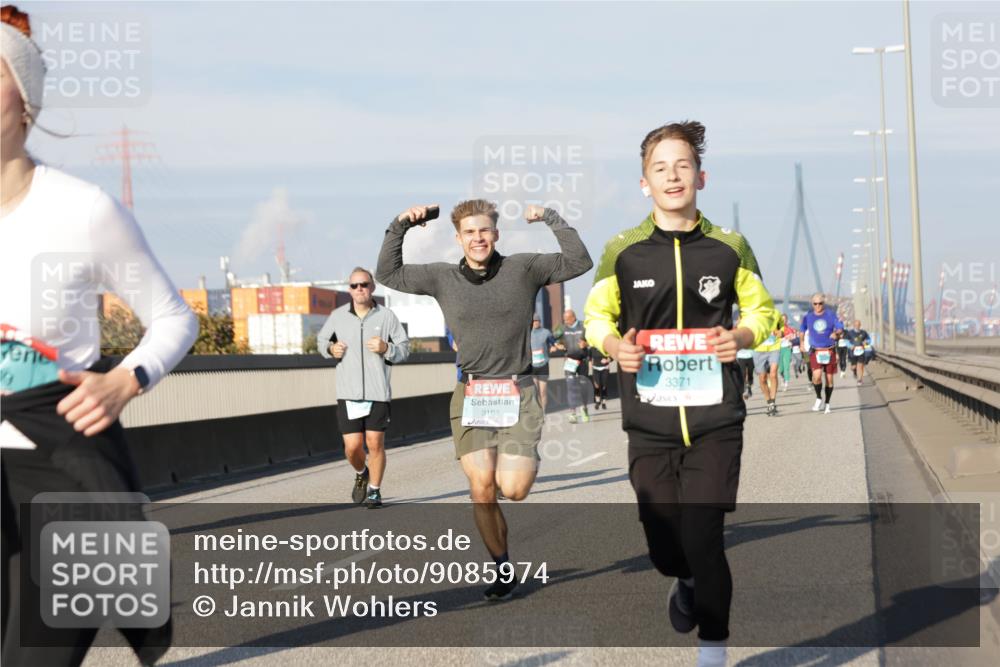 03.10.2025 - Köhlbrandbrückenlauf Jannik Wohlers http://msf.ph/oto/9085974 03.10.2025 09:57:03 Position 3 3162, 3371 meine-sportfotos.de