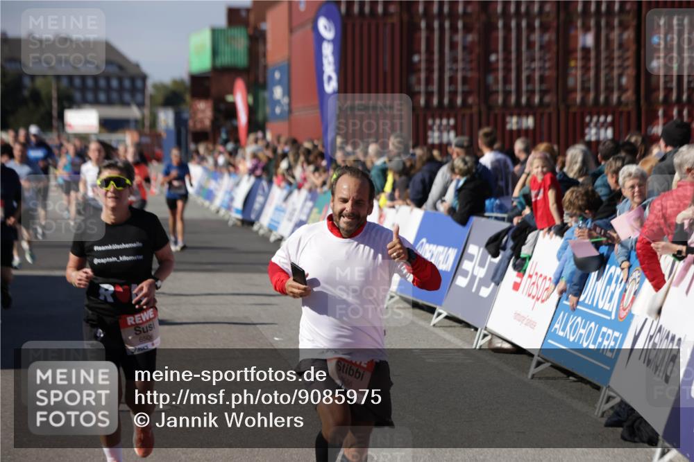 03.10.2025 - Köhlbrandbrückenlauf Jannik Wohlers http://msf.ph/oto/9085975 03.10.2025 13:18:48 Ziel 4077, 4556, 4606, 4756, 4812, 5115, 6429, 6500, 6506, 6556, 6596 meine-sportfotos.de