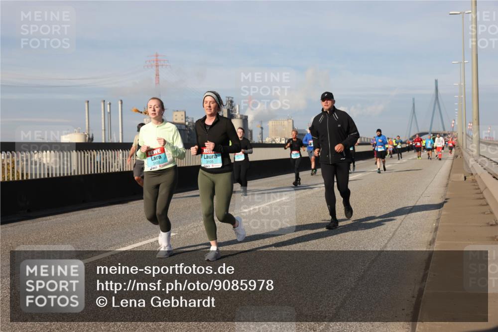 03.10.2025 - Köhlbrandbrückenlauf Lena Gebhardt http://msf.ph/oto/9085978 03.10.2025 10:05:45 Position 2 3102, 3105 meine-sportfotos.de