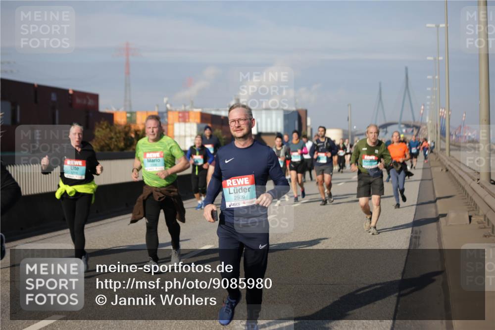 03.10.2025 - Köhlbrandbrückenlauf Jannik Wohlers http://msf.ph/oto/9085980 03.10.2025 10:07:40 Position 3 2509 meine-sportfotos.de