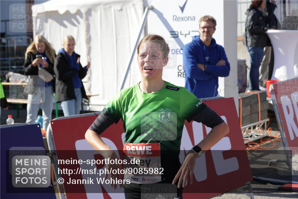 03.10.2025 - Köhlbrandbrückenlauf Jannik Wohlers http://msf.ph/oto/9085982 03.10.2025 12:52:40 Ziel 4013, 4019, 6087, 6625 meine-sportfotos.de