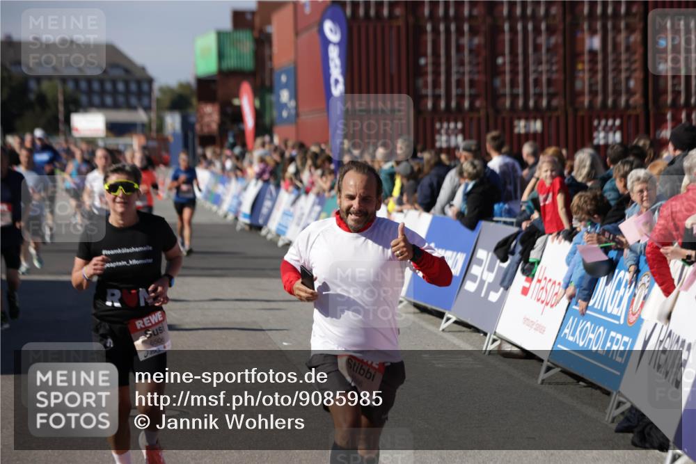 03.10.2025 - Köhlbrandbrückenlauf Jannik Wohlers http://msf.ph/oto/9085985 03.10.2025 13:18:48 Ziel 4077, 4556, 4606, 4756, 4812, 5115, 6429, 6500, 6506, 6556, 6596 meine-sportfotos.de