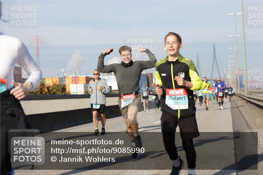03.10.2025 - Köhlbrandbrückenlauf Jannik Wohlers http://msf.ph/oto/9085990 03.10.2025 09:57:03 Position 3 316, 3371 meine-sportfotos.de