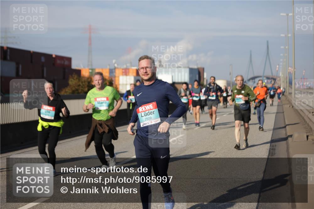 03.10.2025 - Köhlbrandbrückenlauf Jannik Wohlers http://msf.ph/oto/9085997 03.10.2025 10:07:40 Position 3 2509 meine-sportfotos.de