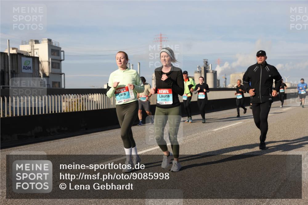 03.10.2025 - Köhlbrandbrückenlauf Lena Gebhardt http://msf.ph/oto/9085998 03.10.2025 10:05:45 Position 2 3102, 3105 meine-sportfotos.de