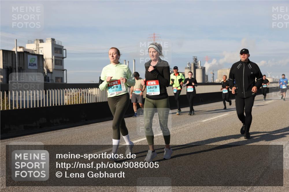 03.10.2025 - Köhlbrandbrückenlauf Lena Gebhardt http://msf.ph/oto/9086005 03.10.2025 10:05:45 Position 2 3102, 3105 meine-sportfotos.de