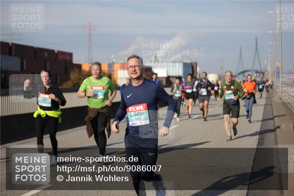 03.10.2025 - Köhlbrandbrückenlauf Jannik Wohlers http://msf.ph/oto/9086007 03.10.2025 10:07:40 Position 3 2509 meine-sportfotos.de