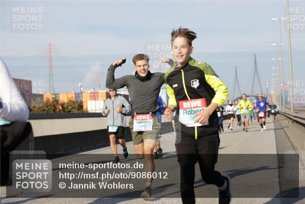 03.10.2025 - Köhlbrandbrückenlauf Jannik Wohlers http://msf.ph/oto/9086012 03.10.2025 09:57:04 Position 3 3162, 337 meine-sportfotos.de