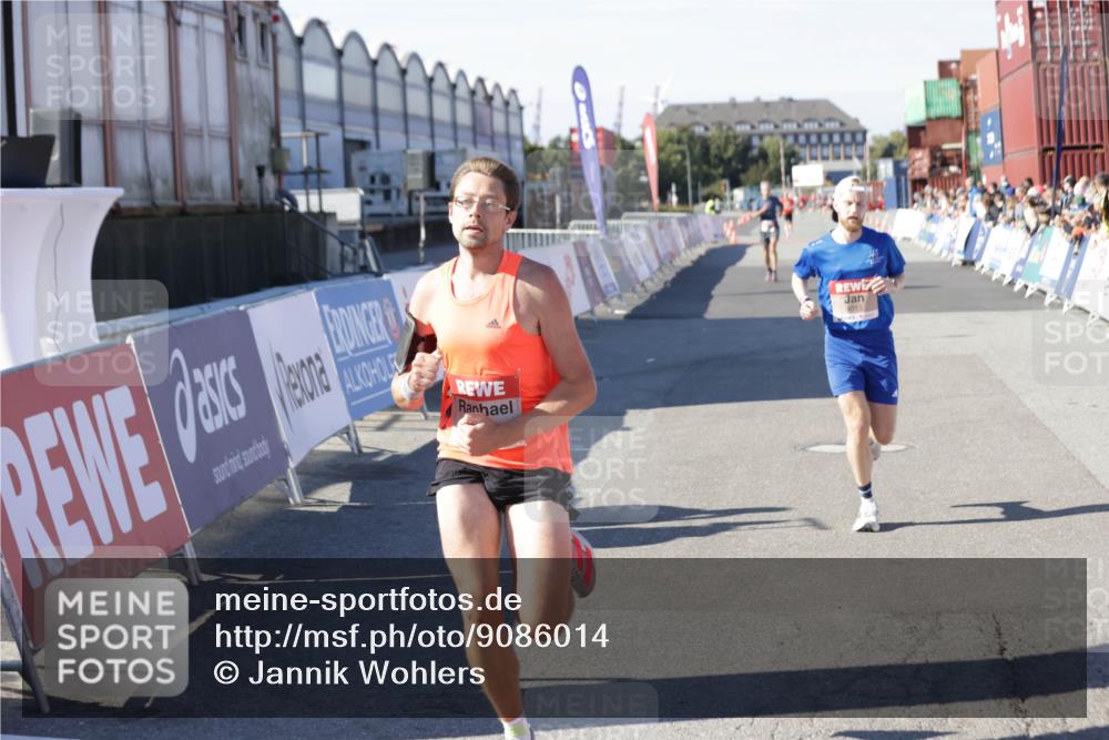 03.10.2025 - Köhlbrandbrückenlauf Jannik Wohlers http://msf.ph/oto/9086014 03.10.2025 12:52:41 Ziel 4013, 4019, 6087, 6625 meine-sportfotos.de