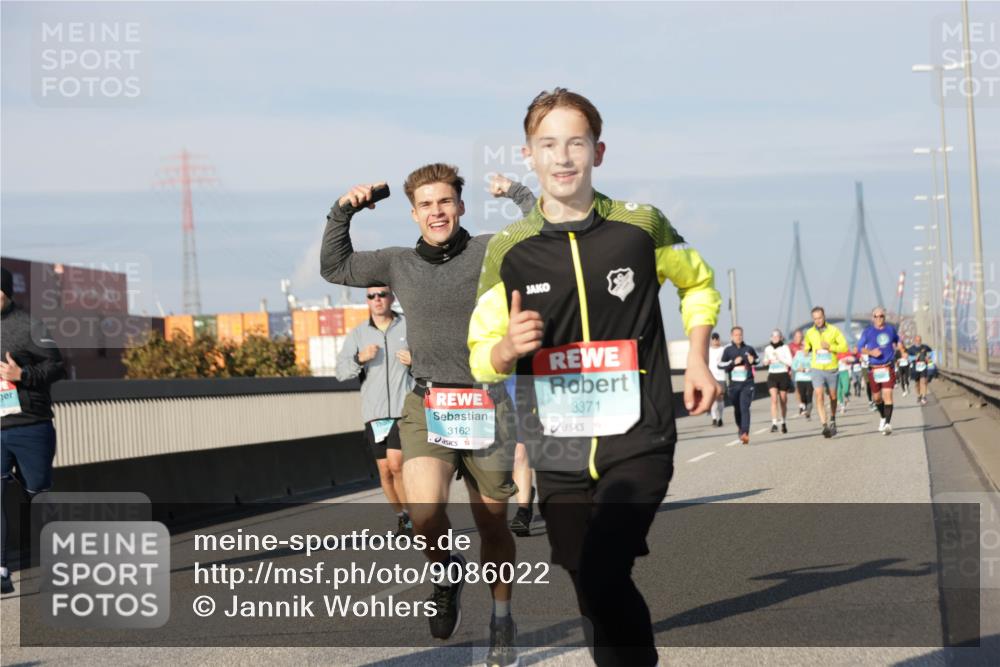 03.10.2025 - Köhlbrandbrückenlauf Jannik Wohlers http://msf.ph/oto/9086022 03.10.2025 09:57:04 Position 3 3162, 3371 meine-sportfotos.de