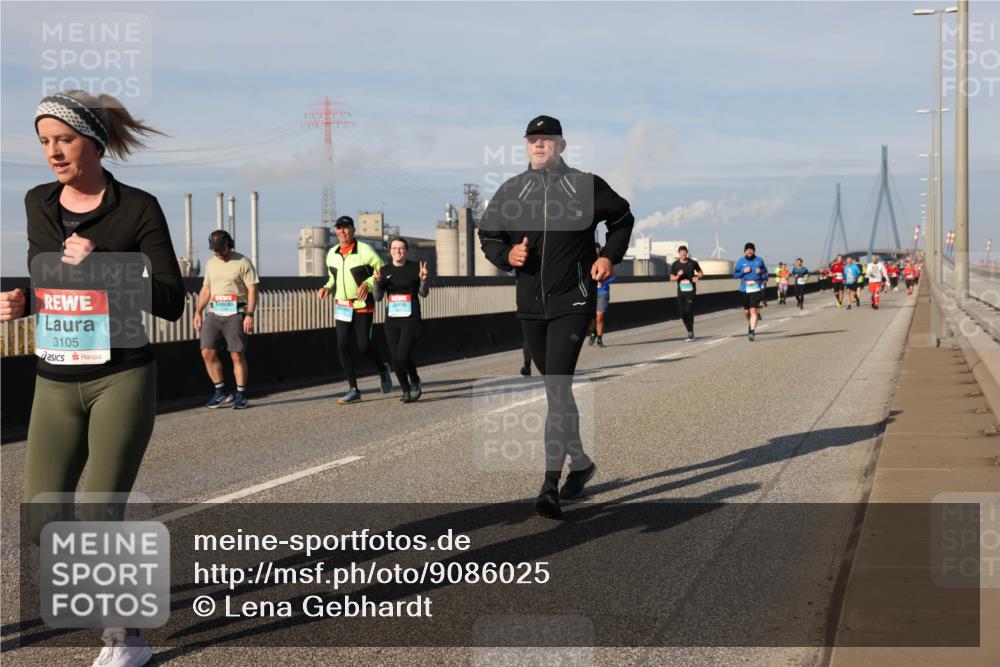 03.10.2025 - Köhlbrandbrückenlauf Lena Gebhardt http://msf.ph/oto/9086025 03.10.2025 10:05:46 Position 2 3105, 1 meine-sportfotos.de