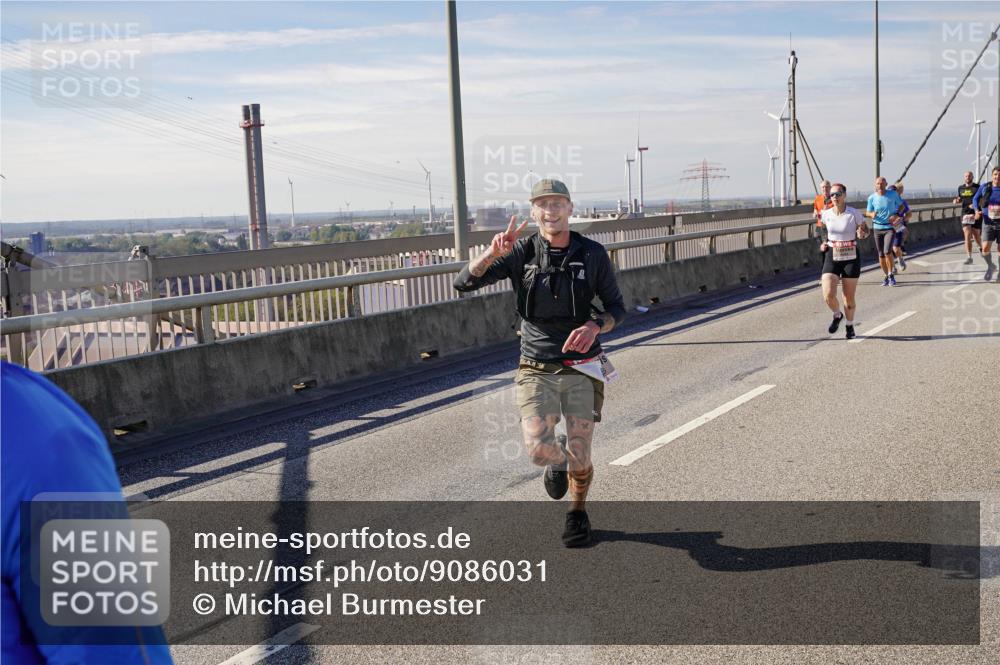 03.10.2025 - Köhlbrandbrückenlauf Michael Burmester http://msf.ph/oto/9086031 03.10.2025 12:43:27 Position 2  meine-sportfotos.de