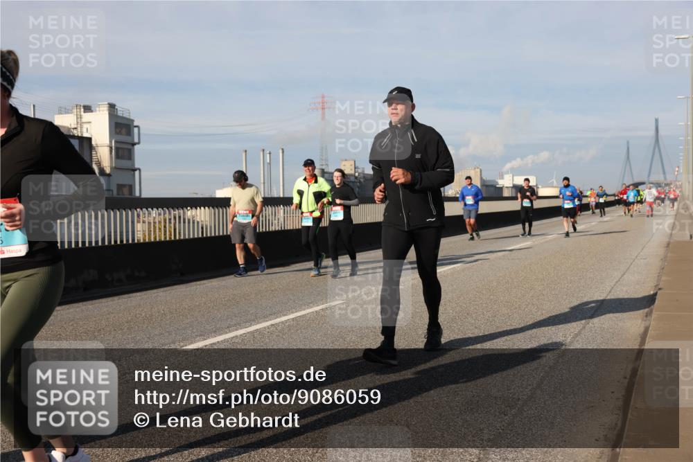 03.10.2025 - Köhlbrandbrückenlauf Lena Gebhardt http://msf.ph/oto/9086059 03.10.2025 10:05:46 Position 2  meine-sportfotos.de