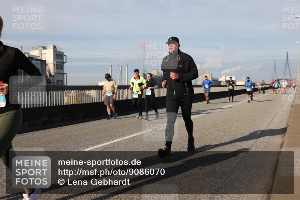 03.10.2025 - Köhlbrandbrückenlauf Lena Gebhardt http://msf.ph/oto/9086070 03.10.2025 10:05:46 Position 2  meine-sportfotos.de