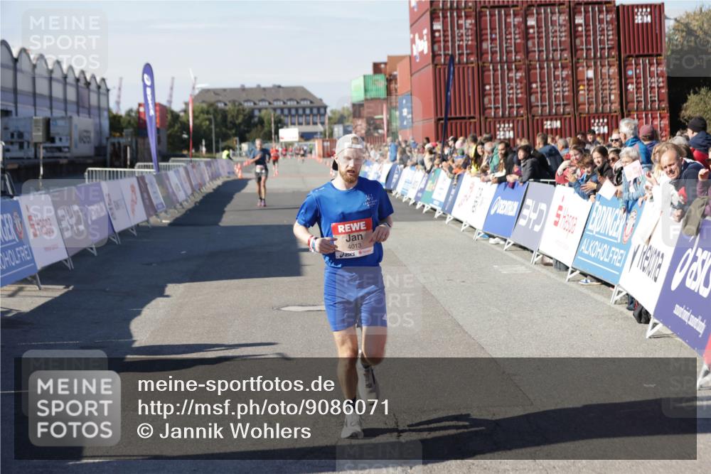 03.10.2025 - Köhlbrandbrückenlauf Jannik Wohlers http://msf.ph/oto/9086071 03.10.2025 12:52:42 Ziel 4013, 4019, 6087, 6625 meine-sportfotos.de