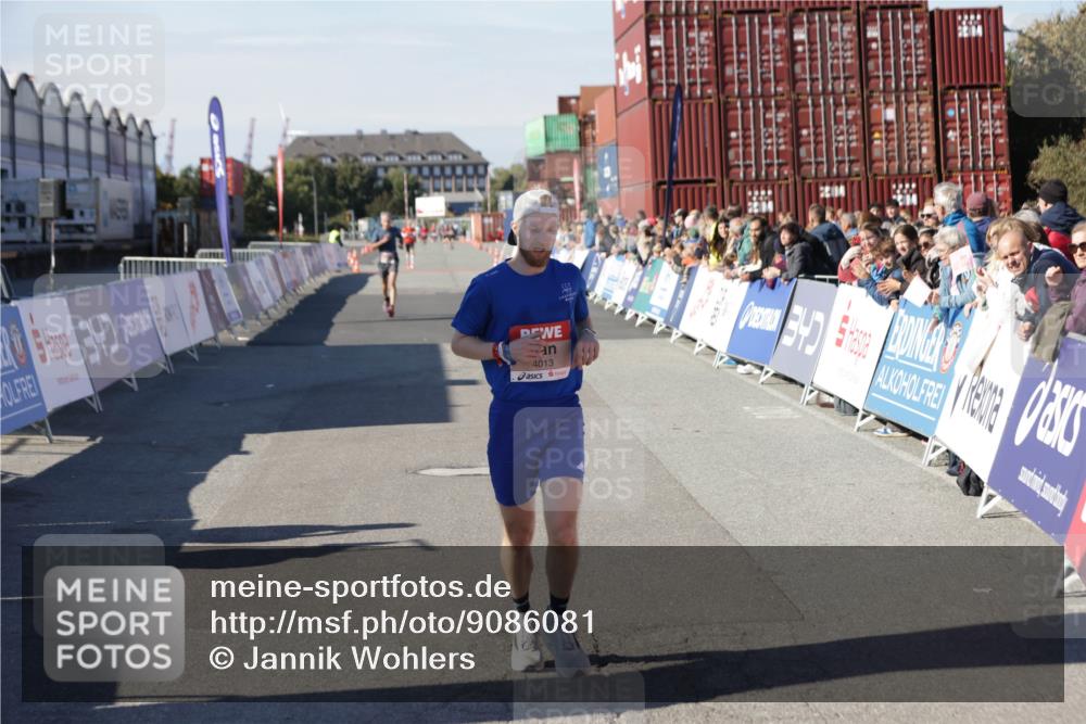 03.10.2025 - Köhlbrandbrückenlauf Jannik Wohlers http://msf.ph/oto/9086081 03.10.2025 12:52:42 Ziel 4013, 4019, 6087, 6625 meine-sportfotos.de