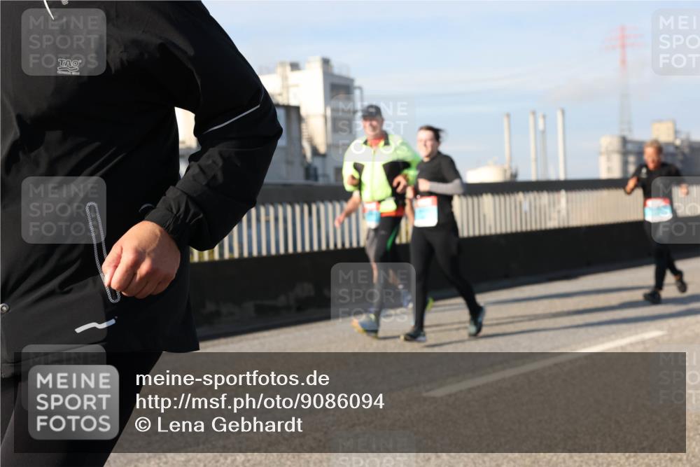 03.10.2025 - Köhlbrandbrückenlauf Lena Gebhardt http://msf.ph/oto/9086094 03.10.2025 10:05:47 Position 2  meine-sportfotos.de