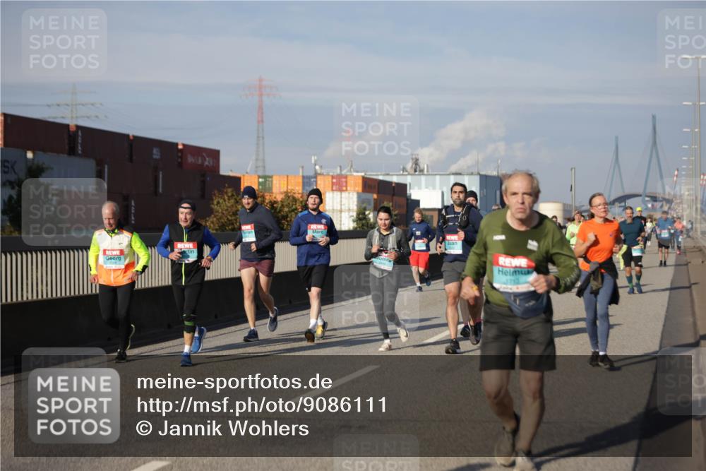 03.10.2025 - Köhlbrandbrückenlauf Jannik Wohlers http://msf.ph/oto/9086111 03.10.2025 10:07:43 Position 3 2535, 1713 meine-sportfotos.de