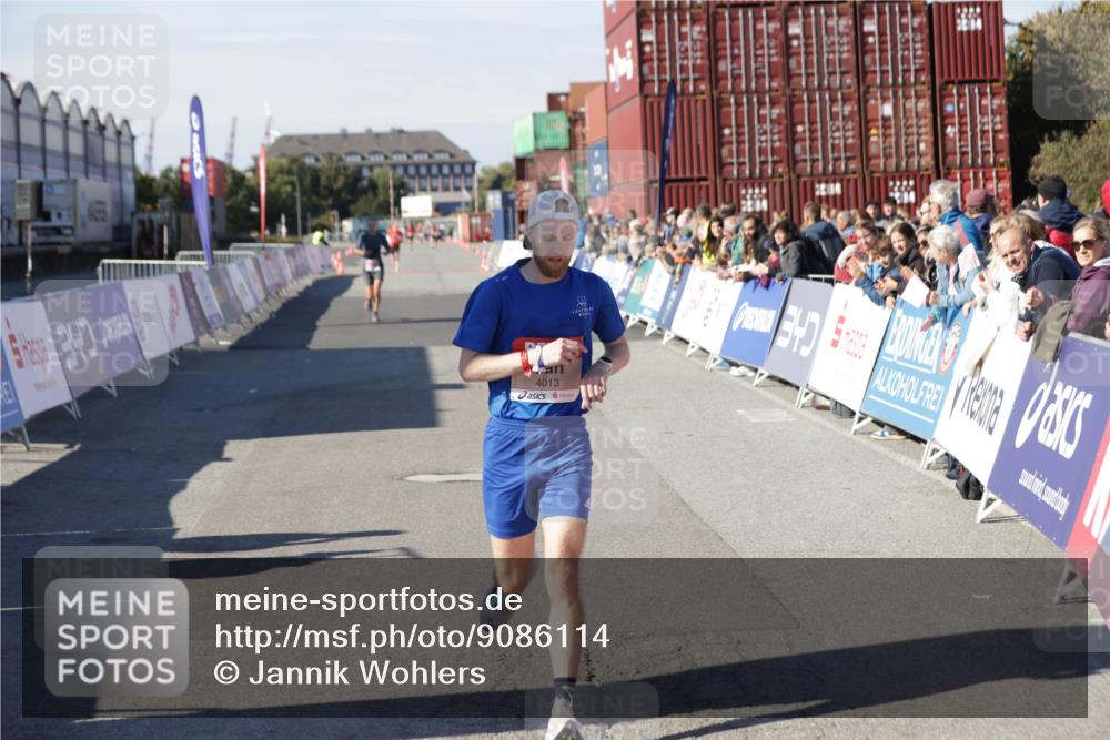 03.10.2025 - Köhlbrandbrückenlauf Jannik Wohlers http://msf.ph/oto/9086114 03.10.2025 12:52:42 Ziel 4013, 4019, 6087, 6625 meine-sportfotos.de