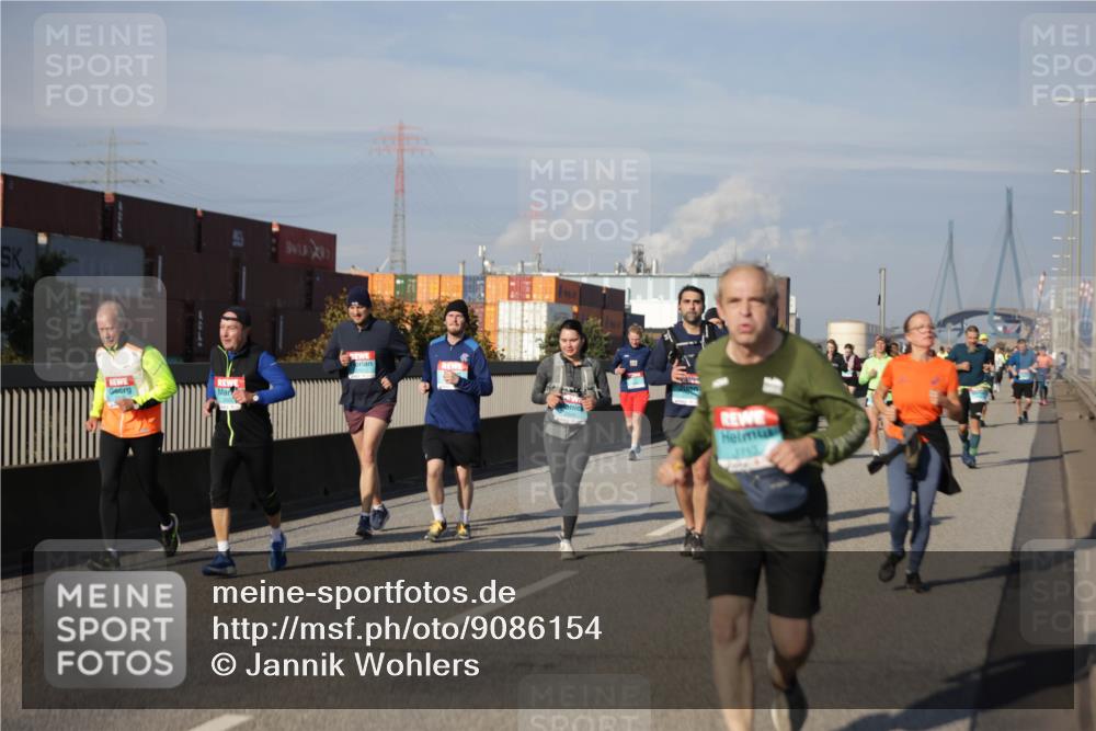 03.10.2025 - Köhlbrandbrückenlauf Jannik Wohlers http://msf.ph/oto/9086154 03.10.2025 10:07:43 Position 3 1800, 3713 meine-sportfotos.de
