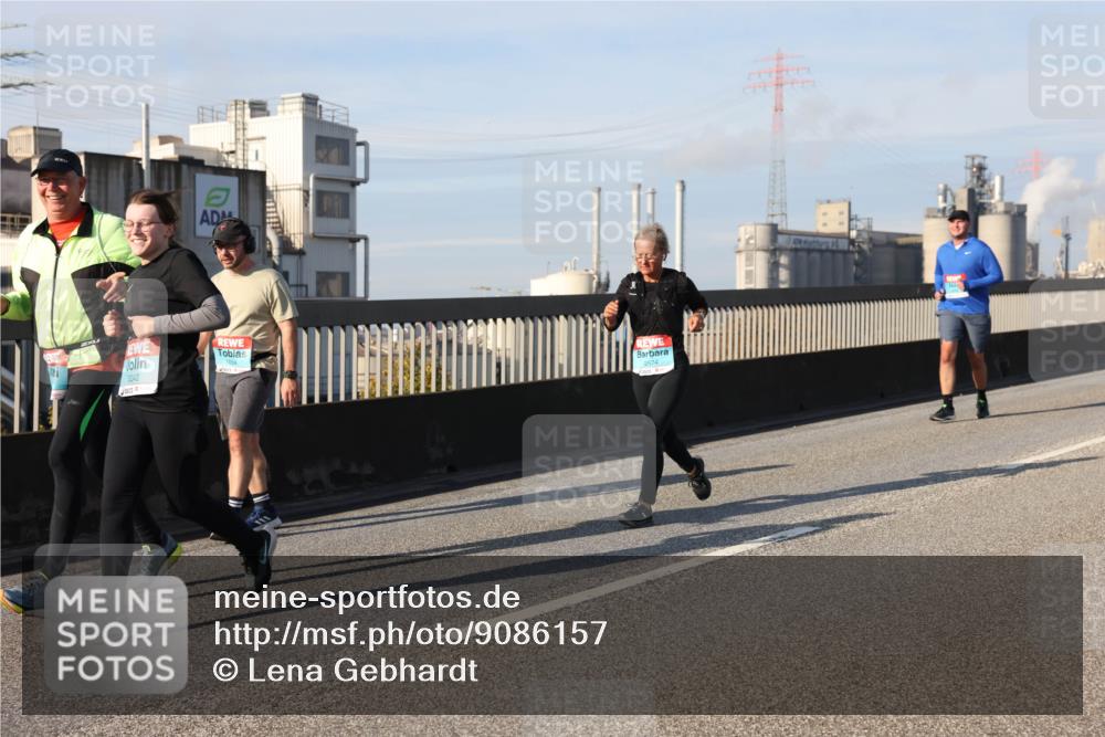 03.10.2025 - Köhlbrandbrückenlauf Lena Gebhardt http://msf.ph/oto/9086157 03.10.2025 10:05:48 Position 2 3242, 2574 meine-sportfotos.de
