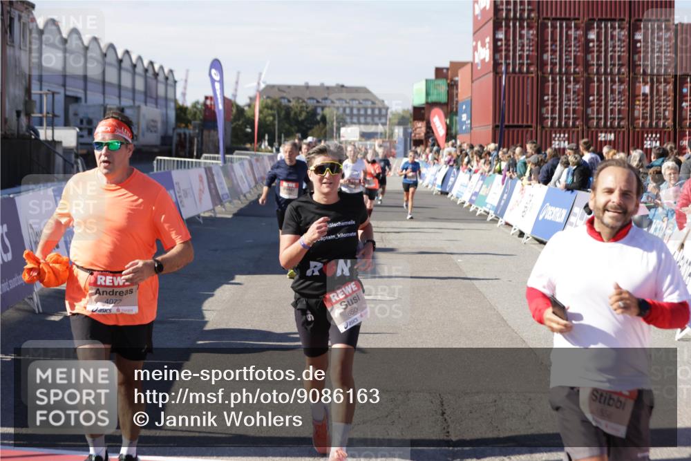 03.10.2025 - Köhlbrandbrückenlauf Jannik Wohlers http://msf.ph/oto/9086163 03.10.2025 13:18:49 Ziel 4077, 4556, 4756, 4812, 5115, 6429, 6500, 6506, 6556, 6596, 6795 meine-sportfotos.de
