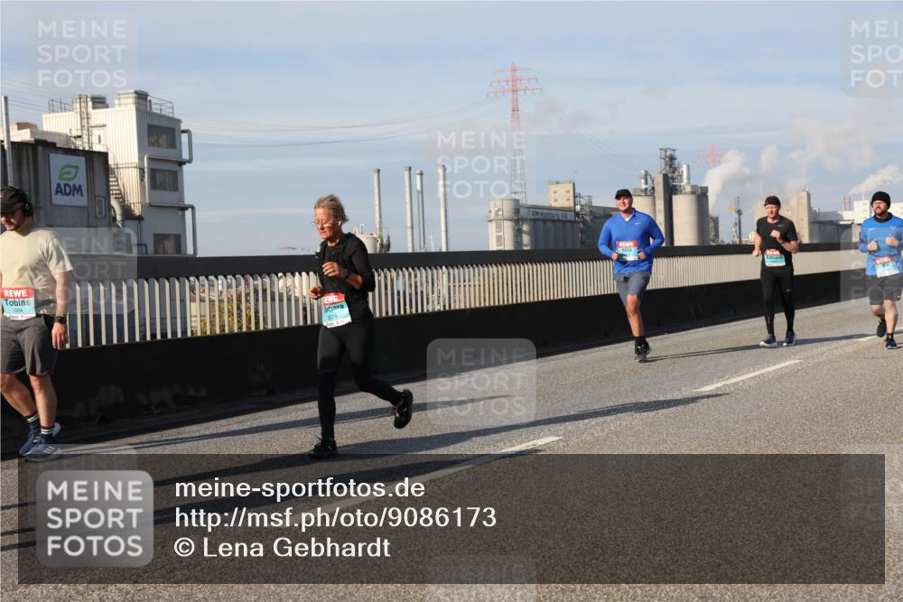 03.10.2025 - Köhlbrandbrückenlauf Lena Gebhardt http://msf.ph/oto/9086173 03.10.2025 10:05:49 Position 2 1004, 2574 meine-sportfotos.de