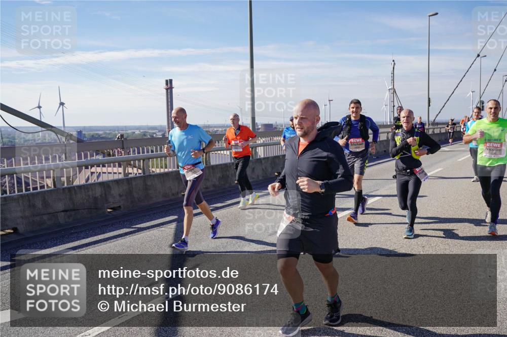 03.10.2025 - Köhlbrandbrückenlauf Michael Burmester http://msf.ph/oto/9086174 03.10.2025 12:43:32 Position 2 4454 meine-sportfotos.de