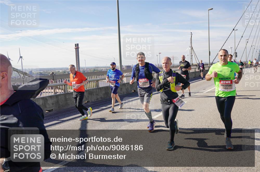 03.10.2025 - Köhlbrandbrückenlauf Michael Burmester http://msf.ph/oto/9086186 03.10.2025 12:43:32 Position 2 4454 meine-sportfotos.de